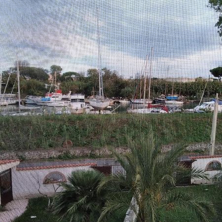 A La Vue Chambre Bagno Condiviso Shared Both2Piano No Lift No Navetta A Pagamento Aria Condizionata Ed Extra Bed 3 Minuti A Piedi Da Bus Per Fiera Di Roma Fiumicino Zewnętrze zdjęcie