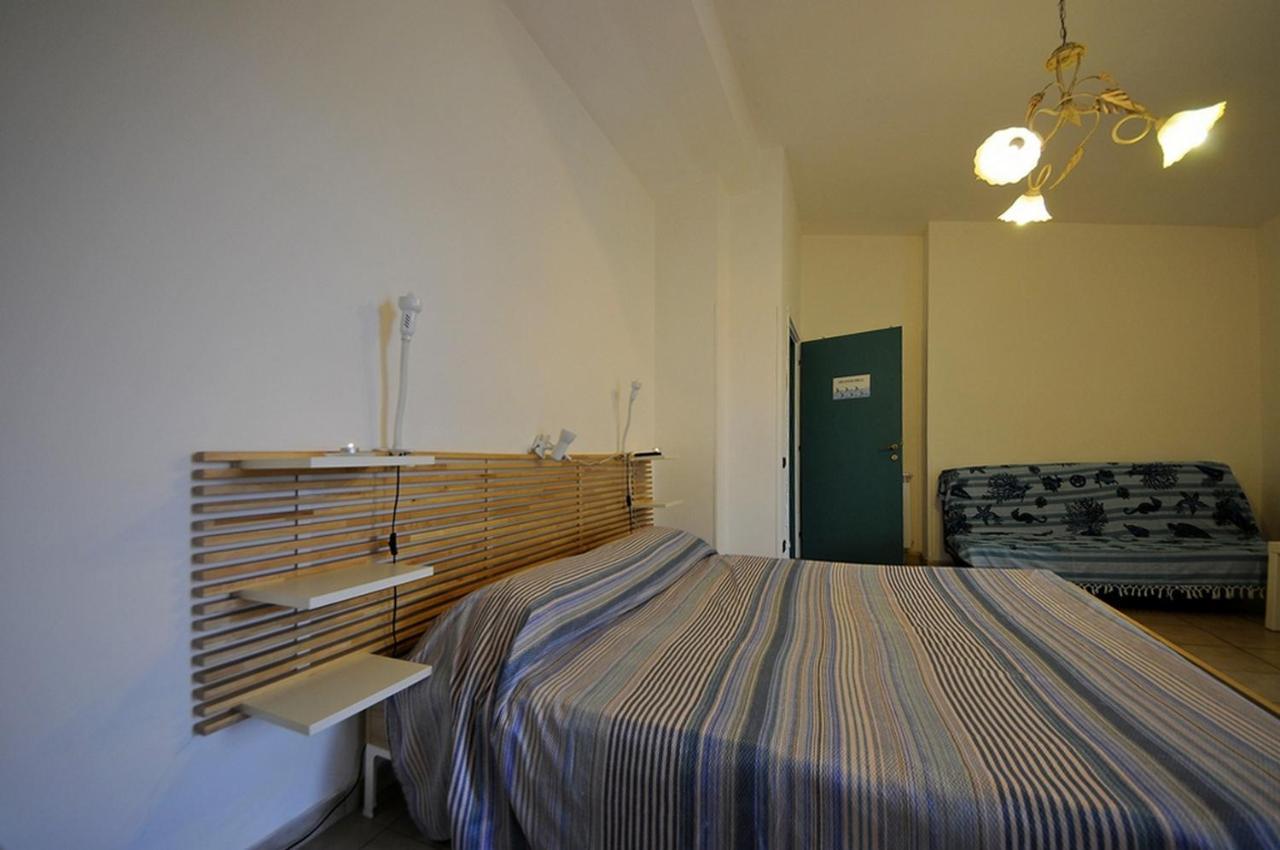 A La Vue Chambre Bagno Condiviso Shared Both2Piano No Lift No Navetta A Pagamento Aria Condizionata Ed Extra Bed 3 Minuti A Piedi Da Bus Per Fiera Di Roma Fiumicino Zewnętrze zdjęcie