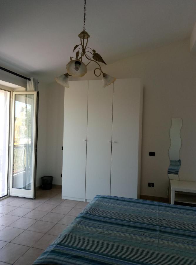 A La Vue Chambre Bagno Condiviso Shared Both2Piano No Lift No Navetta A Pagamento Aria Condizionata Ed Extra Bed 3 Minuti A Piedi Da Bus Per Fiera Di Roma Fiumicino Zewnętrze zdjęcie
