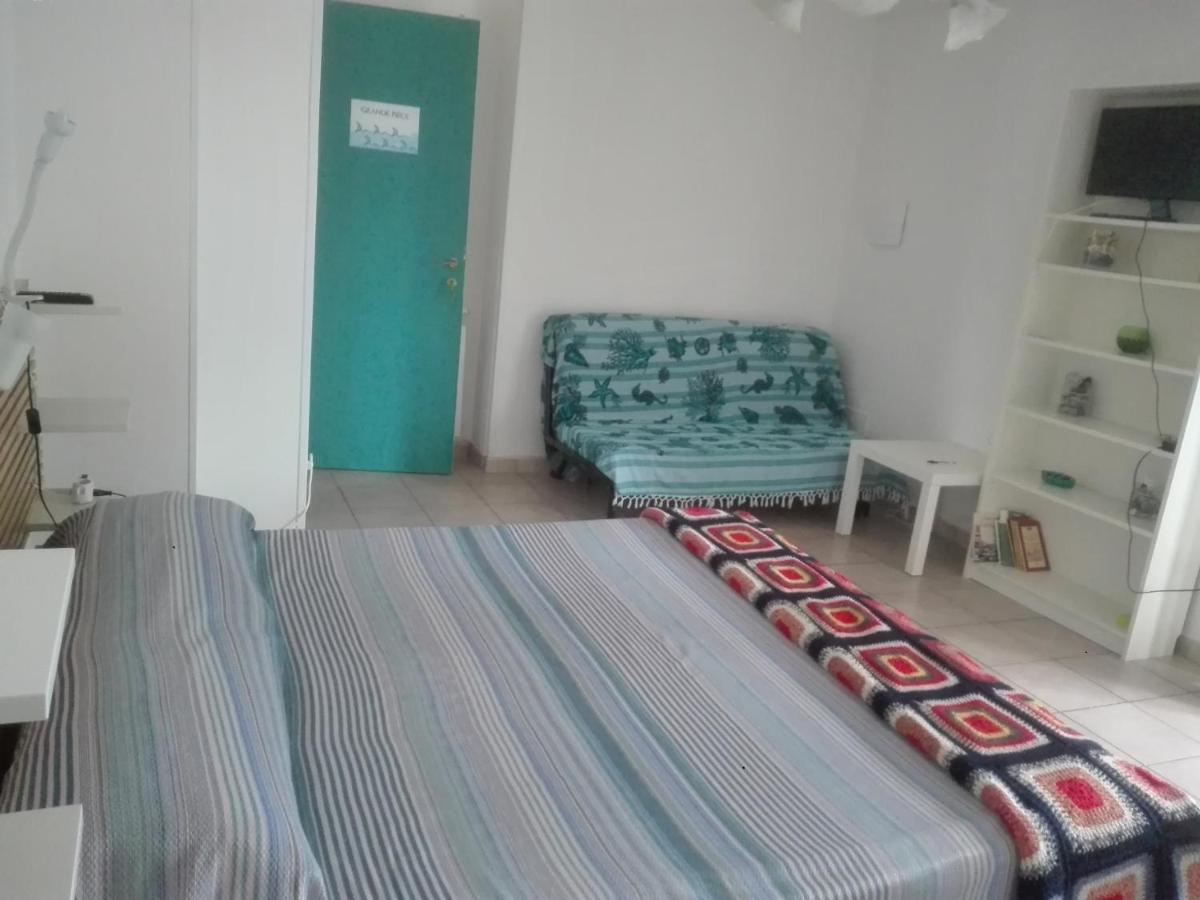 A La Vue Chambre Bagno Condiviso Shared Both2Piano No Lift No Navetta A Pagamento Aria Condizionata Ed Extra Bed 3 Minuti A Piedi Da Bus Per Fiera Di Roma Fiumicino Zewnętrze zdjęcie
