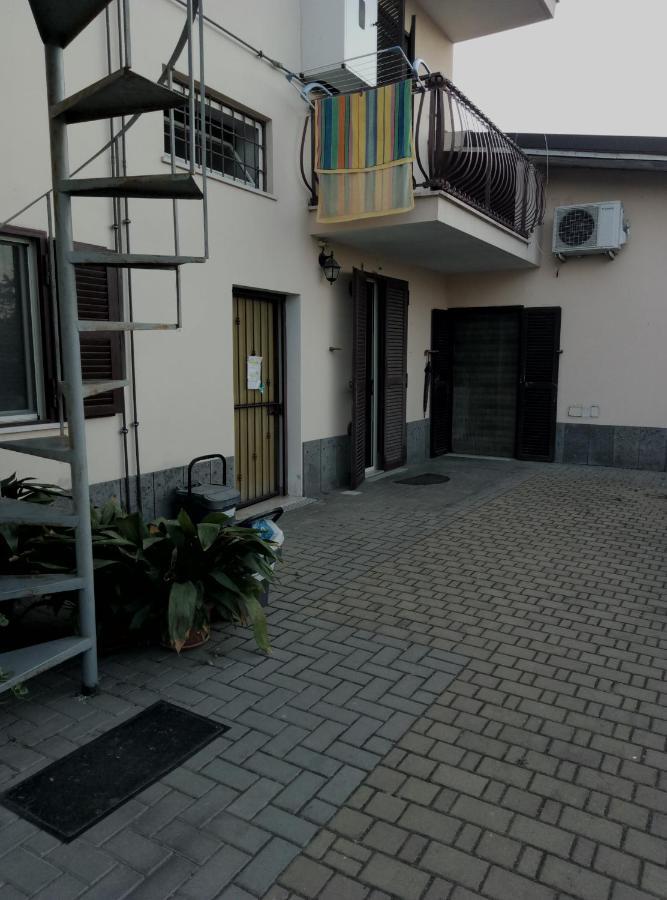 A La Vue Chambre Bagno Condiviso Shared Both2Piano No Lift No Navetta A Pagamento Aria Condizionata Ed Extra Bed 3 Minuti A Piedi Da Bus Per Fiera Di Roma Fiumicino Zewnętrze zdjęcie