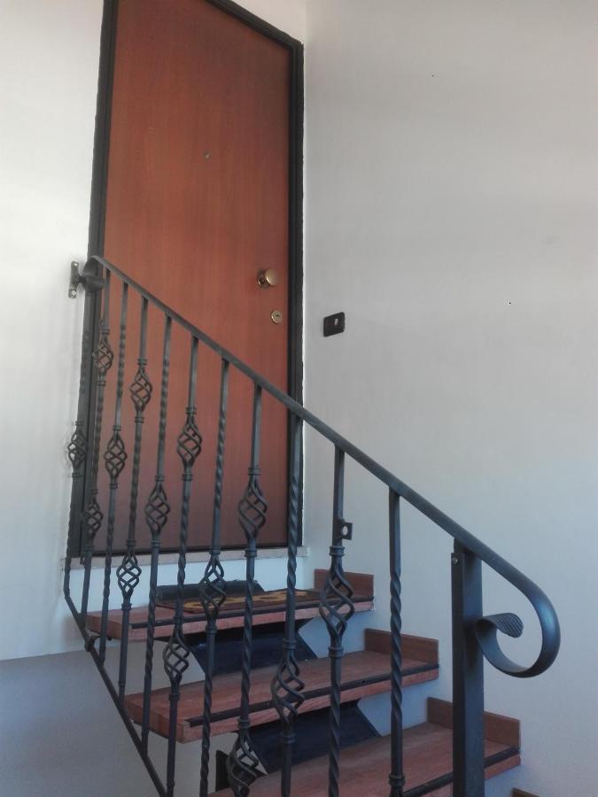 A La Vue Chambre Bagno Condiviso Shared Both2Piano No Lift No Navetta A Pagamento Aria Condizionata Ed Extra Bed 3 Minuti A Piedi Da Bus Per Fiera Di Roma Fiumicino Zewnętrze zdjęcie