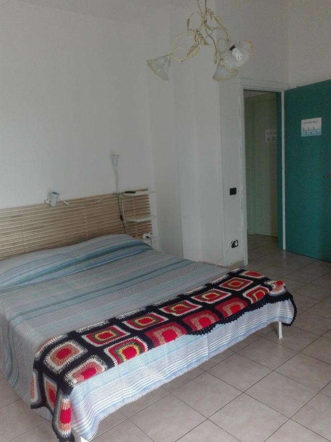 A La Vue Chambre Bagno Condiviso Shared Both2Piano No Lift No Navetta A Pagamento Aria Condizionata Ed Extra Bed 3 Minuti A Piedi Da Bus Per Fiera Di Roma Fiumicino Zewnętrze zdjęcie