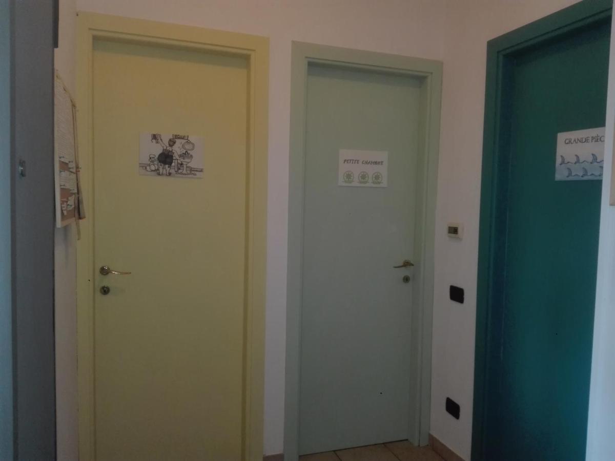 A La Vue Chambre Bagno Condiviso Shared Both2Piano No Lift No Navetta A Pagamento Aria Condizionata Ed Extra Bed 3 Minuti A Piedi Da Bus Per Fiera Di Roma Fiumicino Zewnętrze zdjęcie