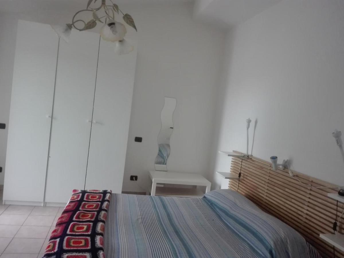 A La Vue Chambre Bagno Condiviso Shared Both2Piano No Lift No Navetta A Pagamento Aria Condizionata Ed Extra Bed 3 Minuti A Piedi Da Bus Per Fiera Di Roma Fiumicino Zewnętrze zdjęcie