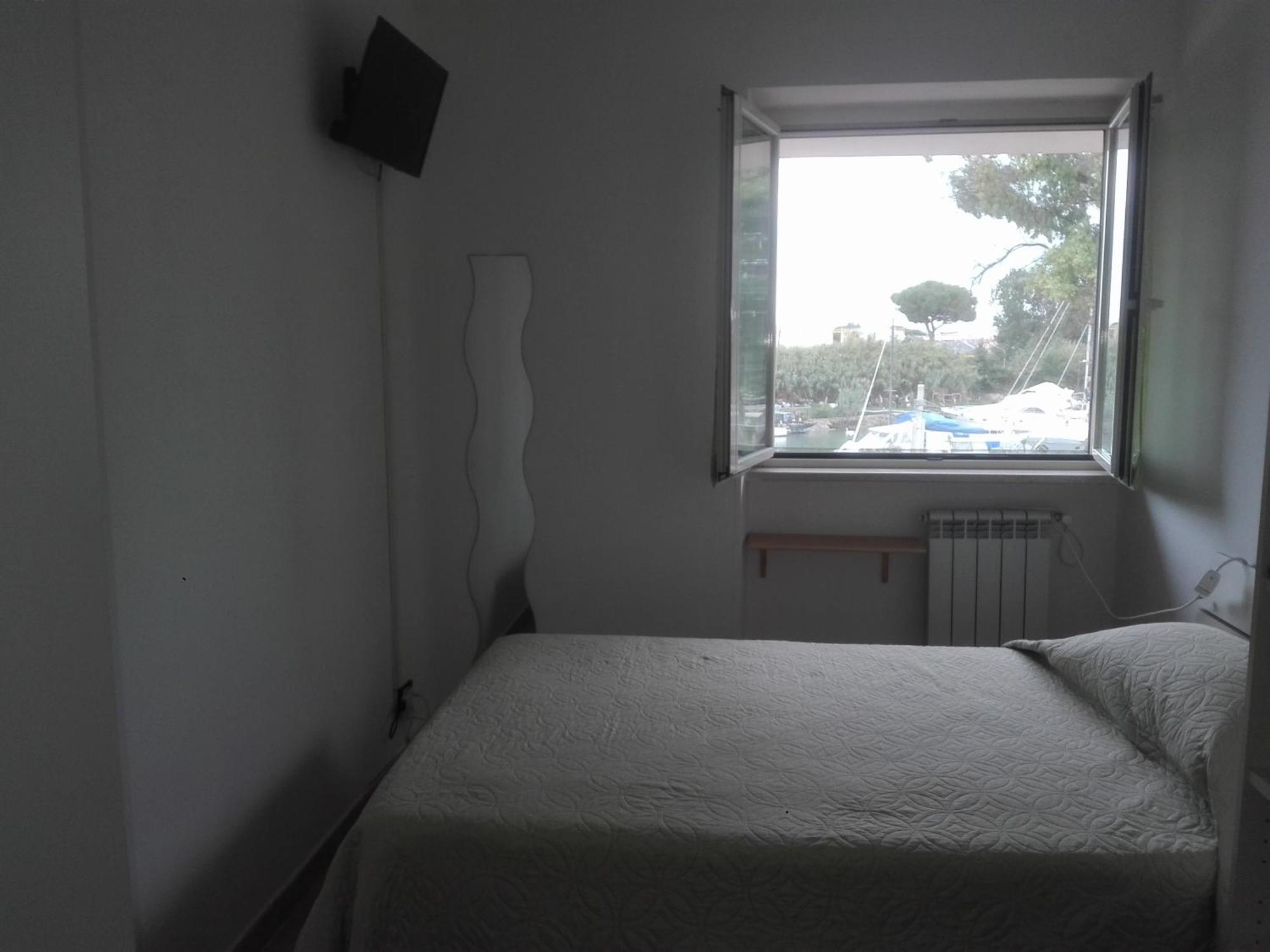 A La Vue Chambre Bagno Condiviso Shared Both2Piano No Lift No Navetta A Pagamento Aria Condizionata Ed Extra Bed 3 Minuti A Piedi Da Bus Per Fiera Di Roma Fiumicino Zewnętrze zdjęcie