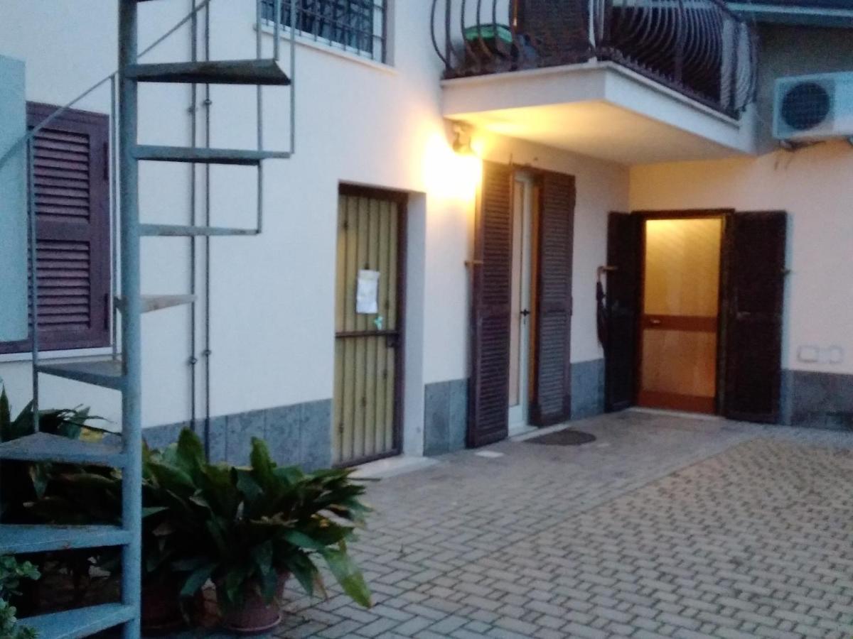 A La Vue Chambre Bagno Condiviso Shared Both2Piano No Lift No Navetta A Pagamento Aria Condizionata Ed Extra Bed 3 Minuti A Piedi Da Bus Per Fiera Di Roma Fiumicino Zewnętrze zdjęcie
