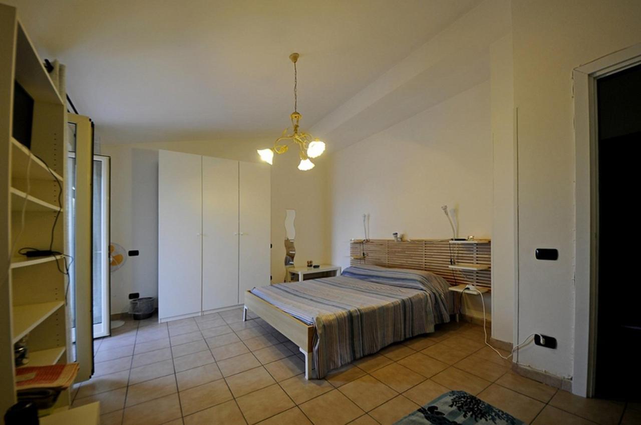 A La Vue Chambre Bagno Condiviso Shared Both2Piano No Lift No Navetta A Pagamento Aria Condizionata Ed Extra Bed 3 Minuti A Piedi Da Bus Per Fiera Di Roma Fiumicino Zewnętrze zdjęcie